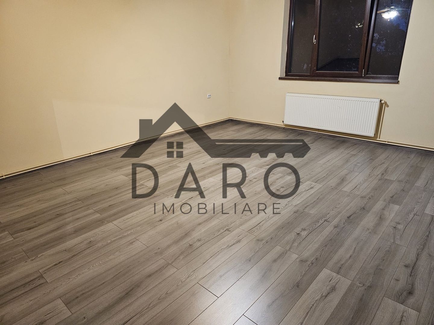De vanzare casă lingă cetate - Poză 8