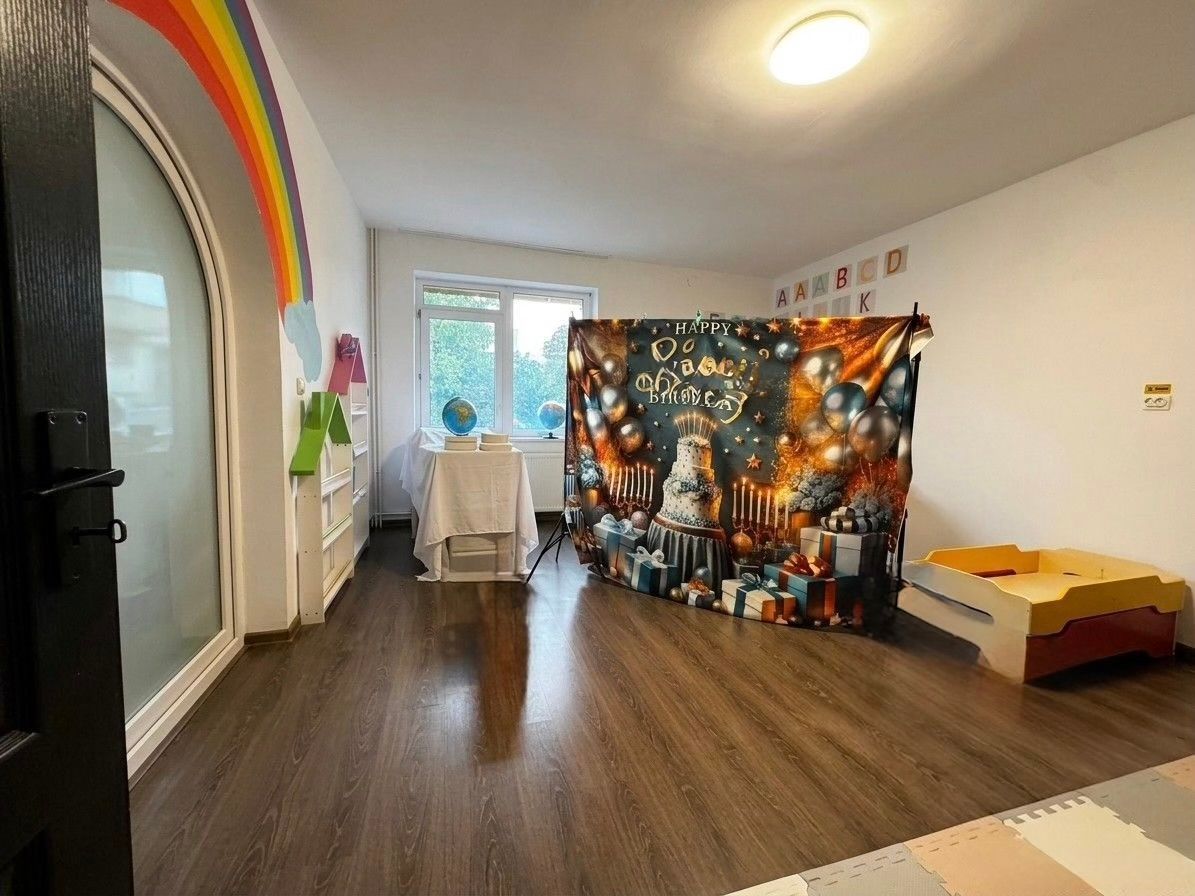 Casa spațioasă, cu spațiu comercial, locuri de parcare - Aradului Vest - Poză 3