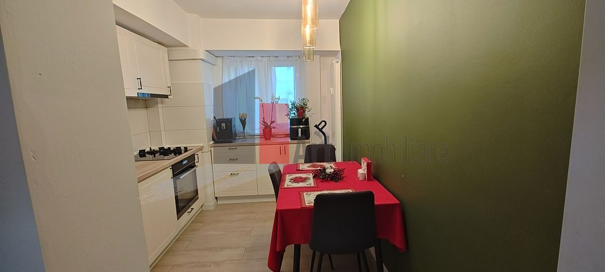 Vindem apartament 3 camere Bulevardul Iuliu Maniu zona Lujerului - Poză 3