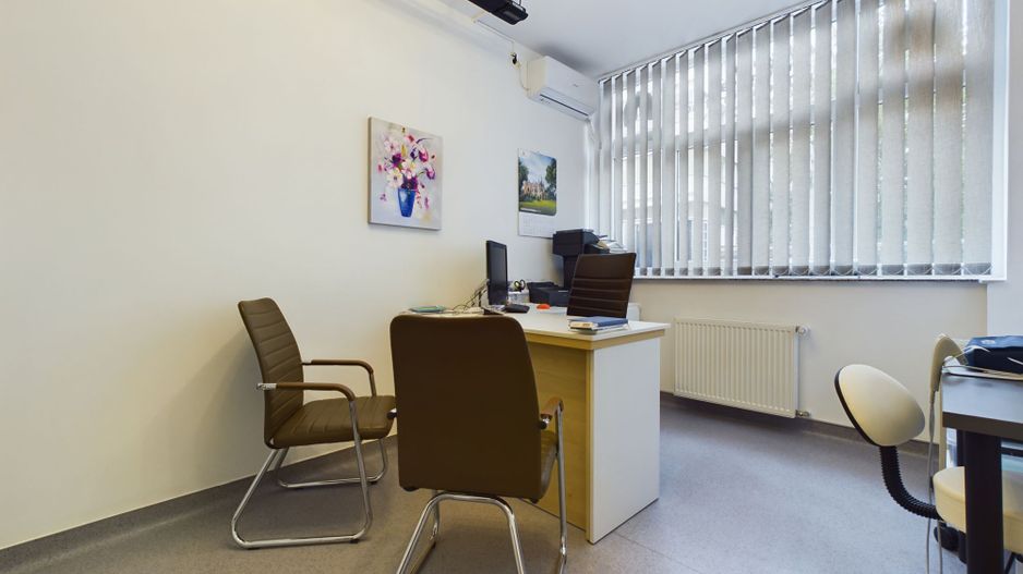 Spațiu Medical Versatil: Cabinet pentru 3 medici - Poză 1