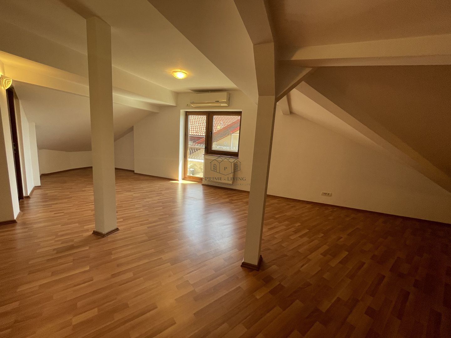 VILA CU 5 DORMITOARE IN COMPLEX REZIDENTIAL - Poză 8