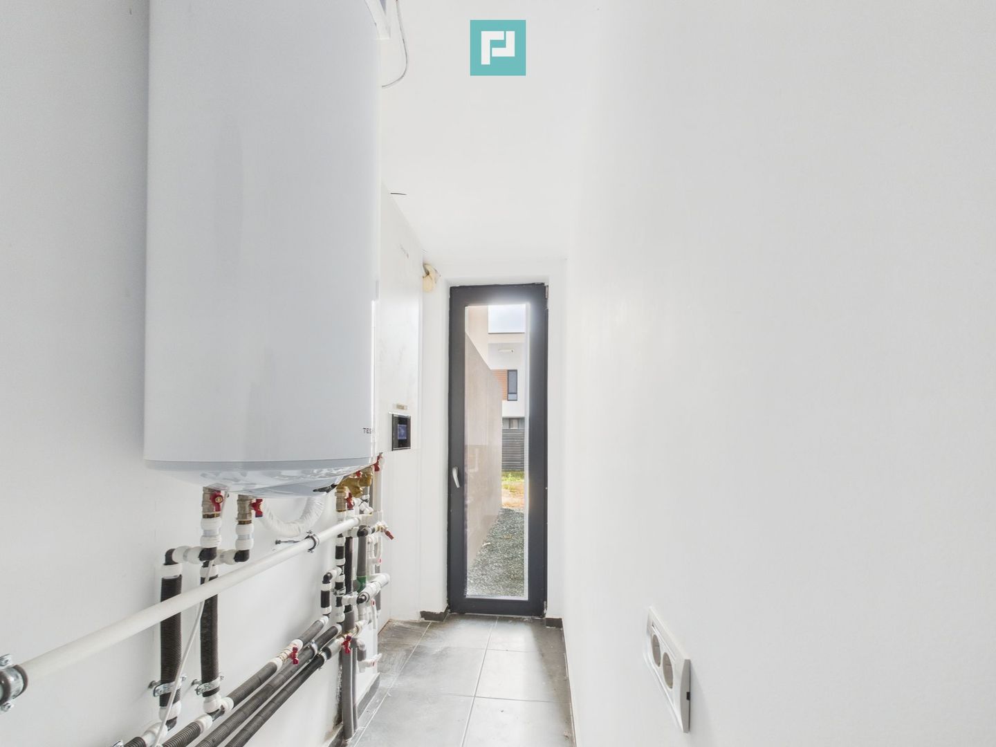 Casă în ansamblu rezidențial cu 5 camere, Tunari, aproape de oraș - Poză 12