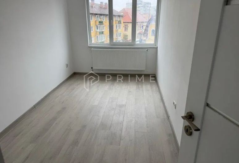 Apartament 2 camere, complet renovat – zonă centrală - Poză 1