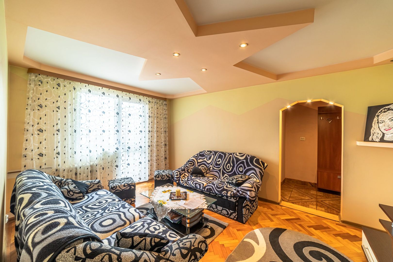 Apartament cu 3 camere in Vlaicu - Poză 1