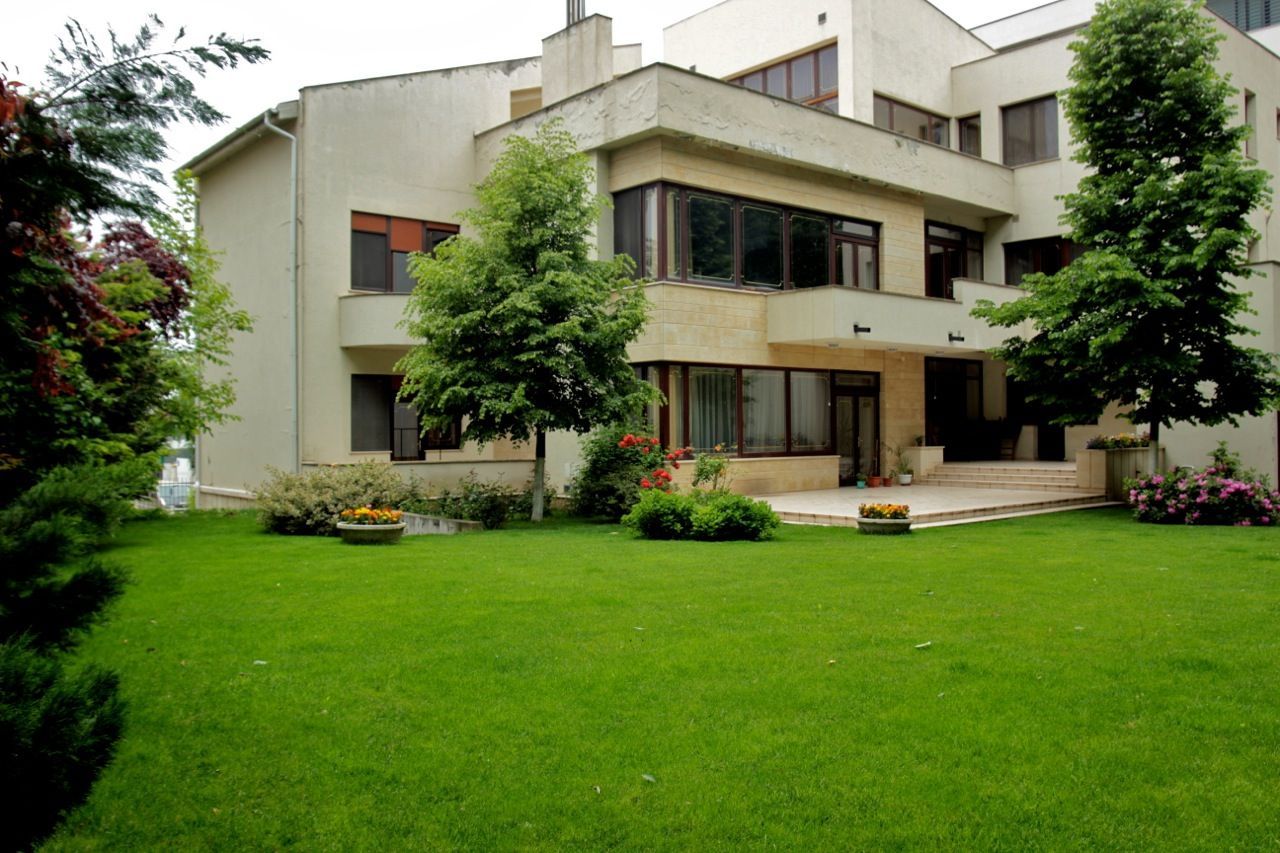 Vila impresionantă cu 15 camere, situată în zona Barbu Văcărescu - Poză 1