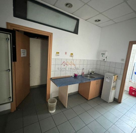 Spatiu comercial, ultracentral, compartimentat, 117m2, 19ml vitrina,CT - Poză 12