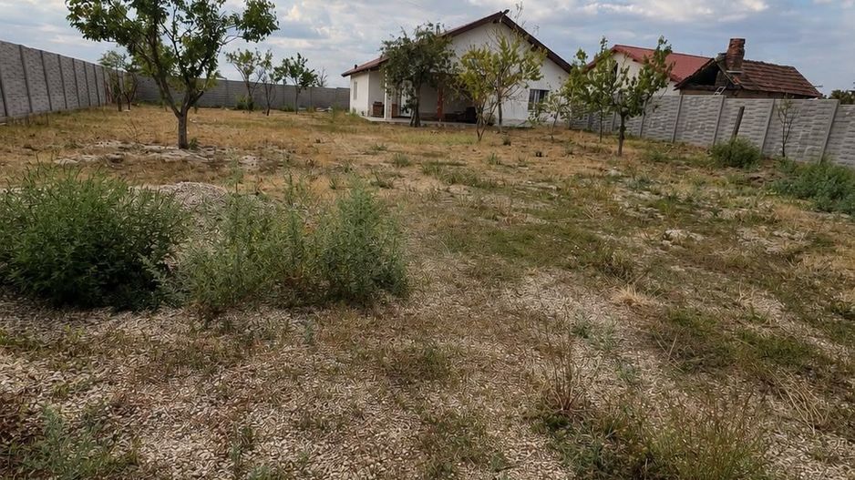 Casa renovata anul trecut  cu 1100 mp de teren in localitatea Les - Poză 3