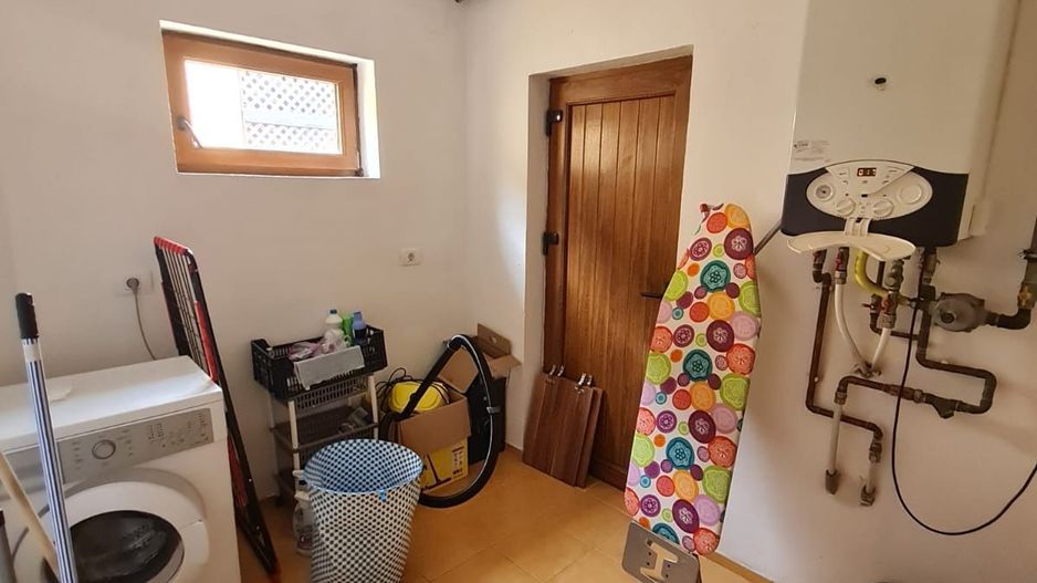 Vila spațioasă și recent renovată în Ghiroda! - Poză 65