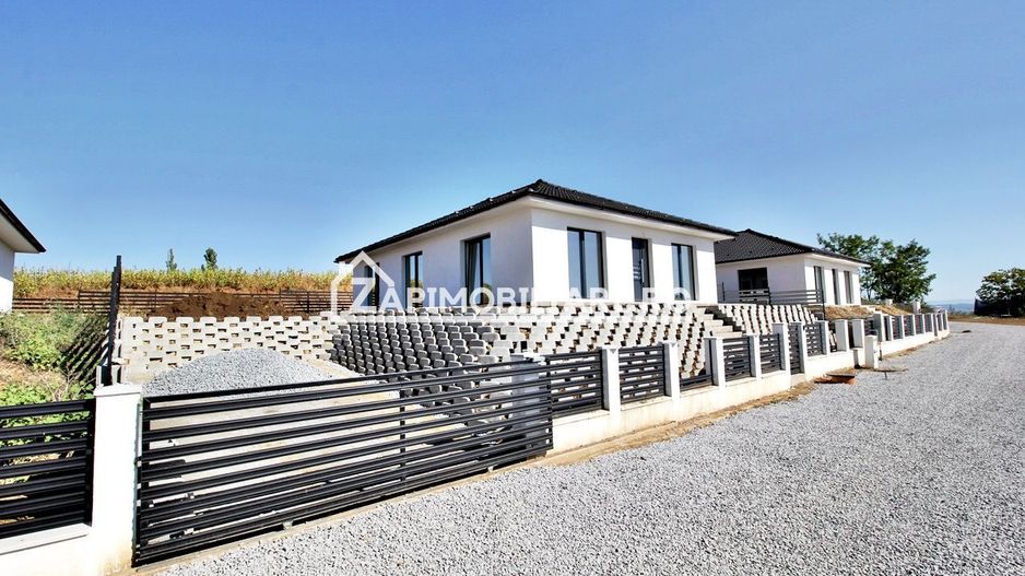 Casa 4 camere la cheie,130 mp,500 mp teren,cartier Unirii - Poză 1