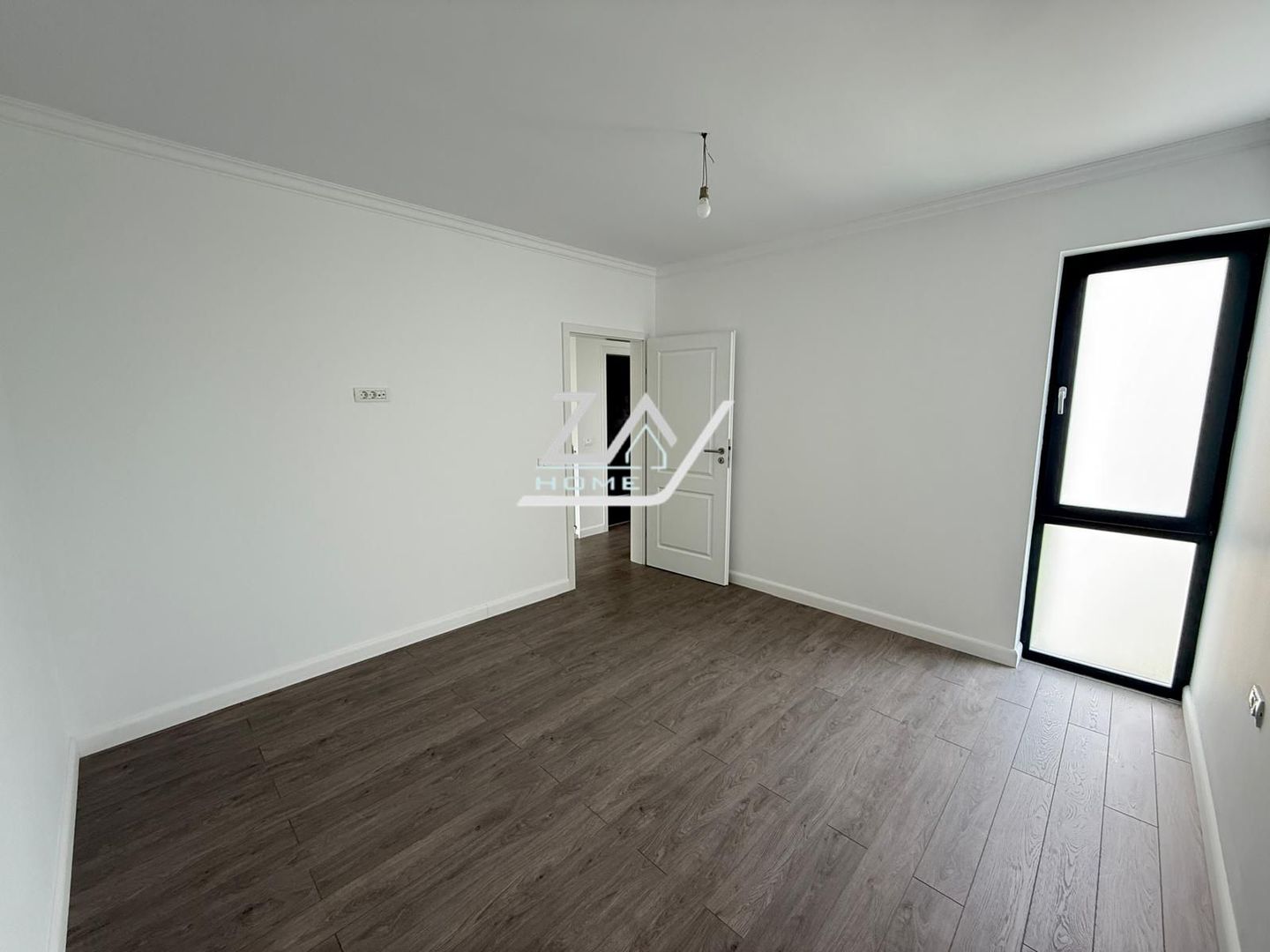 Duplex finalizat despartit prin camera tehnica. 3 dormitoare. 2 balcoane. - Poză 17