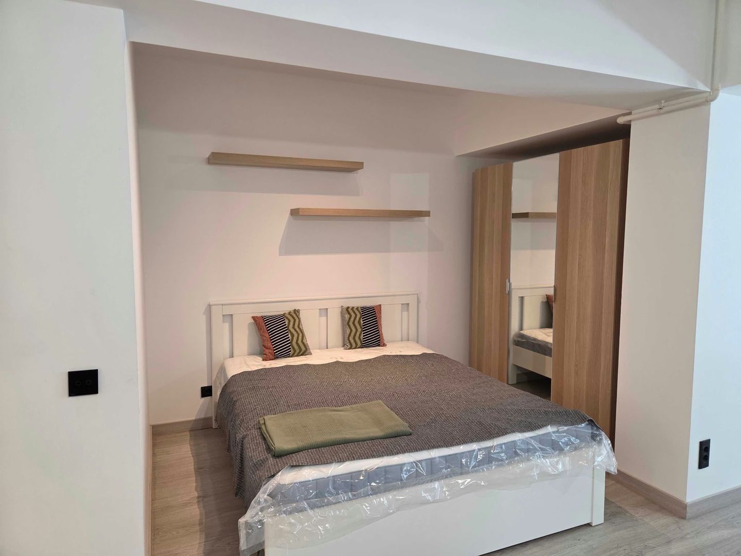 STUDIO - DRISTOR, CENTRALA PROPRIE, BLOC NOU, MOBILAT MODERN - Poză 1