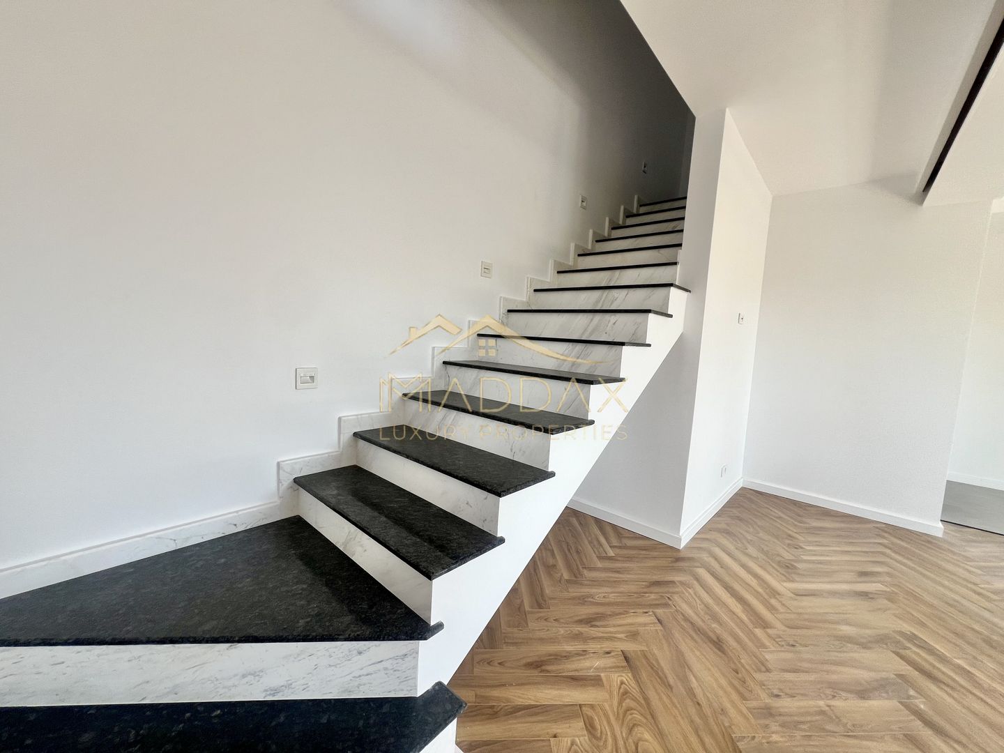 Vilă **6 camere  **451mp // Zona Iancu Nicolae - Poză 6