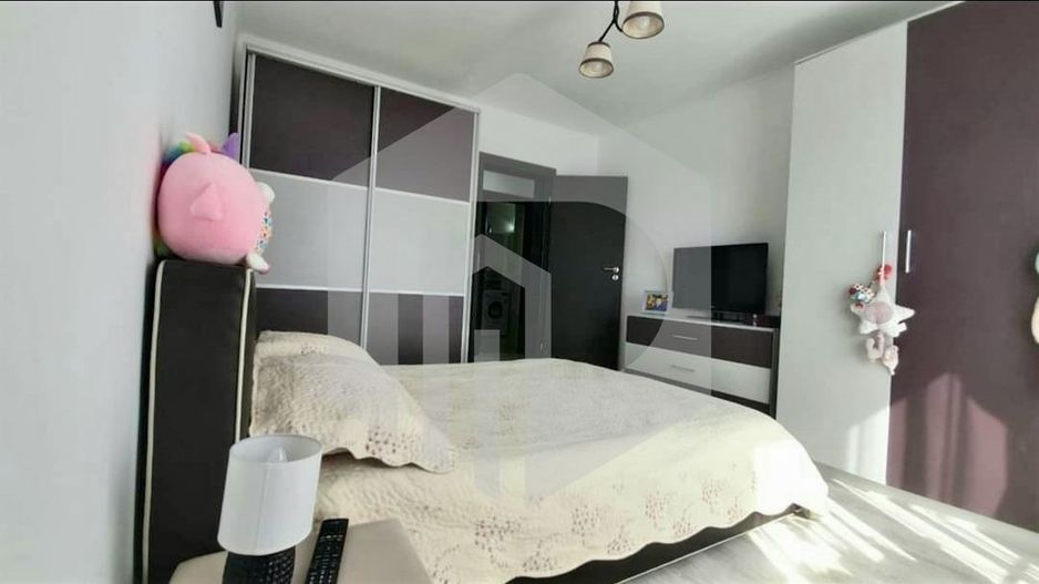 Apartament la vila/ 3 camere/ 2 bai/2 parcari/2 balcoane +pod 90 mp - Poză 5