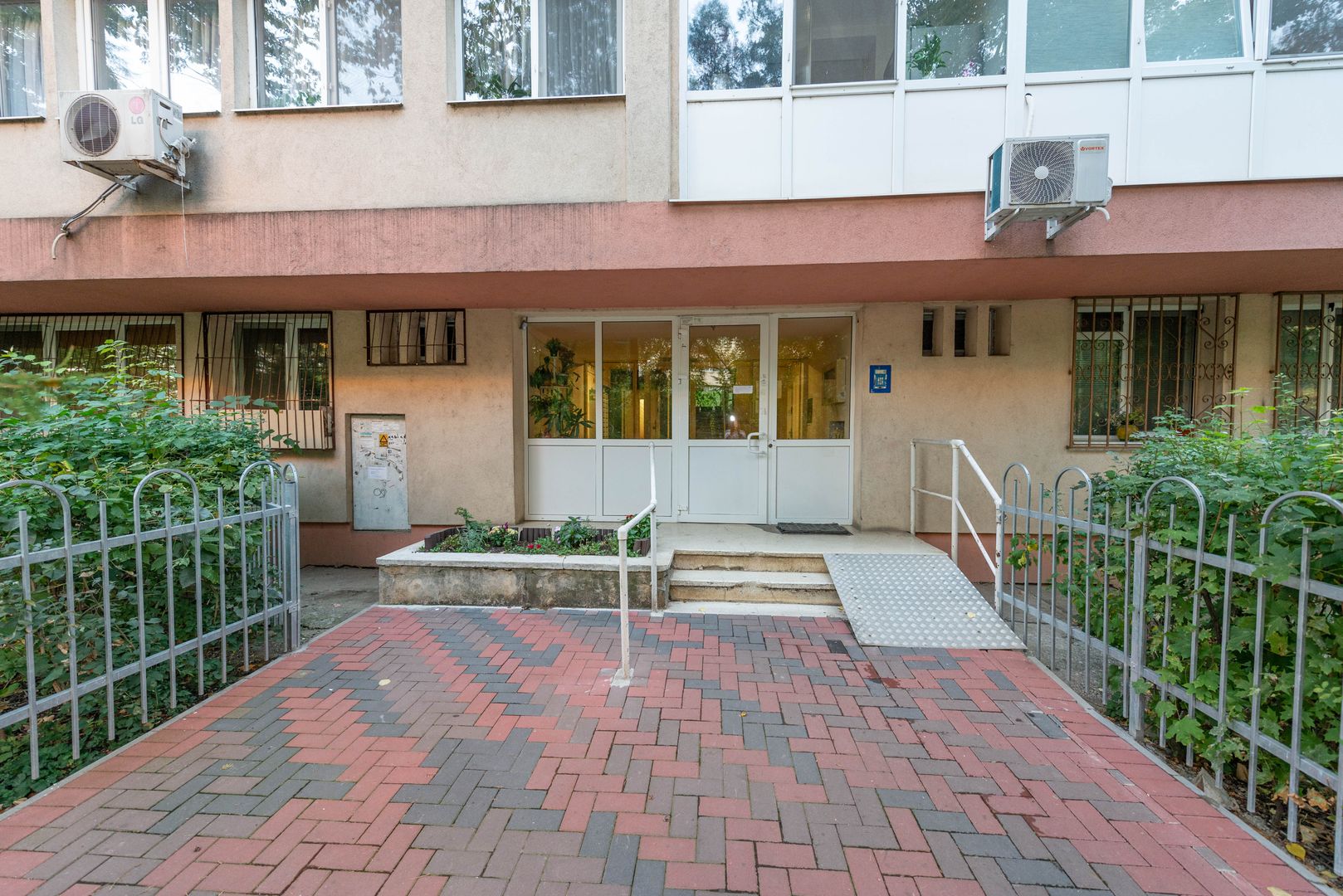 Apartament cu 3 camere, de vanzare,  58,3 mp, parter, in zona Titan - Poză 20