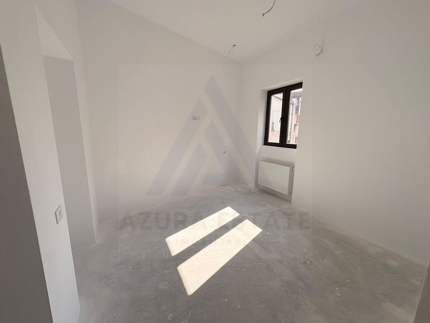 Apartament renovat 3 camere 2 bai 85 mp si pivnita  în zona Central - Poză 1