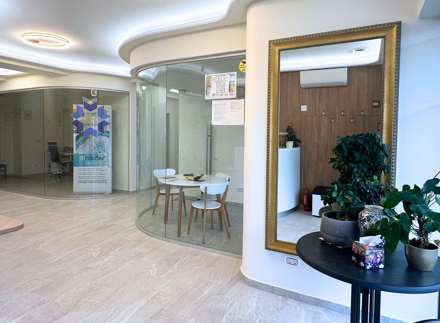 De vânzare Centru Medical Multifuncțional 196 mp zona Coresi - Poză 2