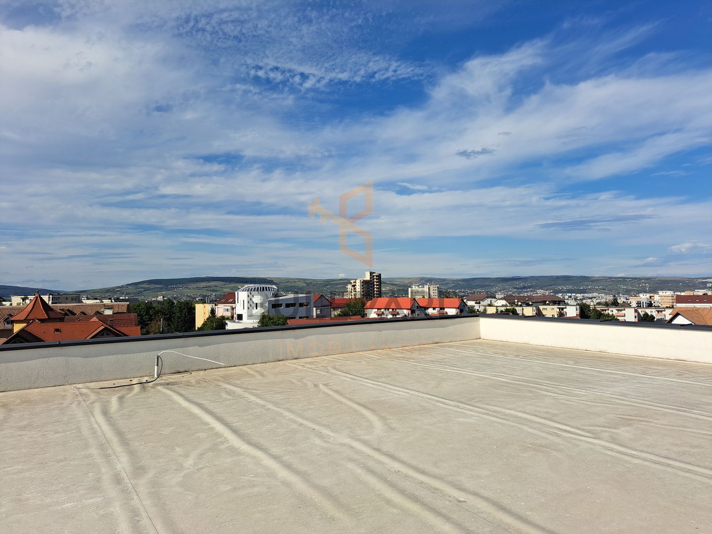 Penthouse 150 mp utili+ terase 200 mp+ 2 parcari subterane +curte 120 mp - Poză 9
