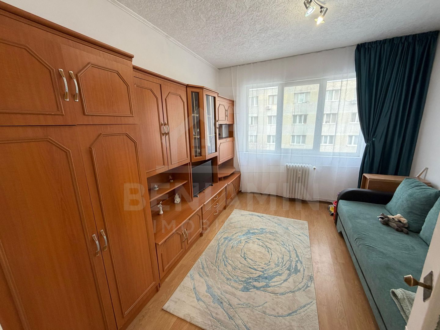 Garsoniera 21mp cartier Tractorul la etajul 2 cu baie si bucatarie - Poză 3