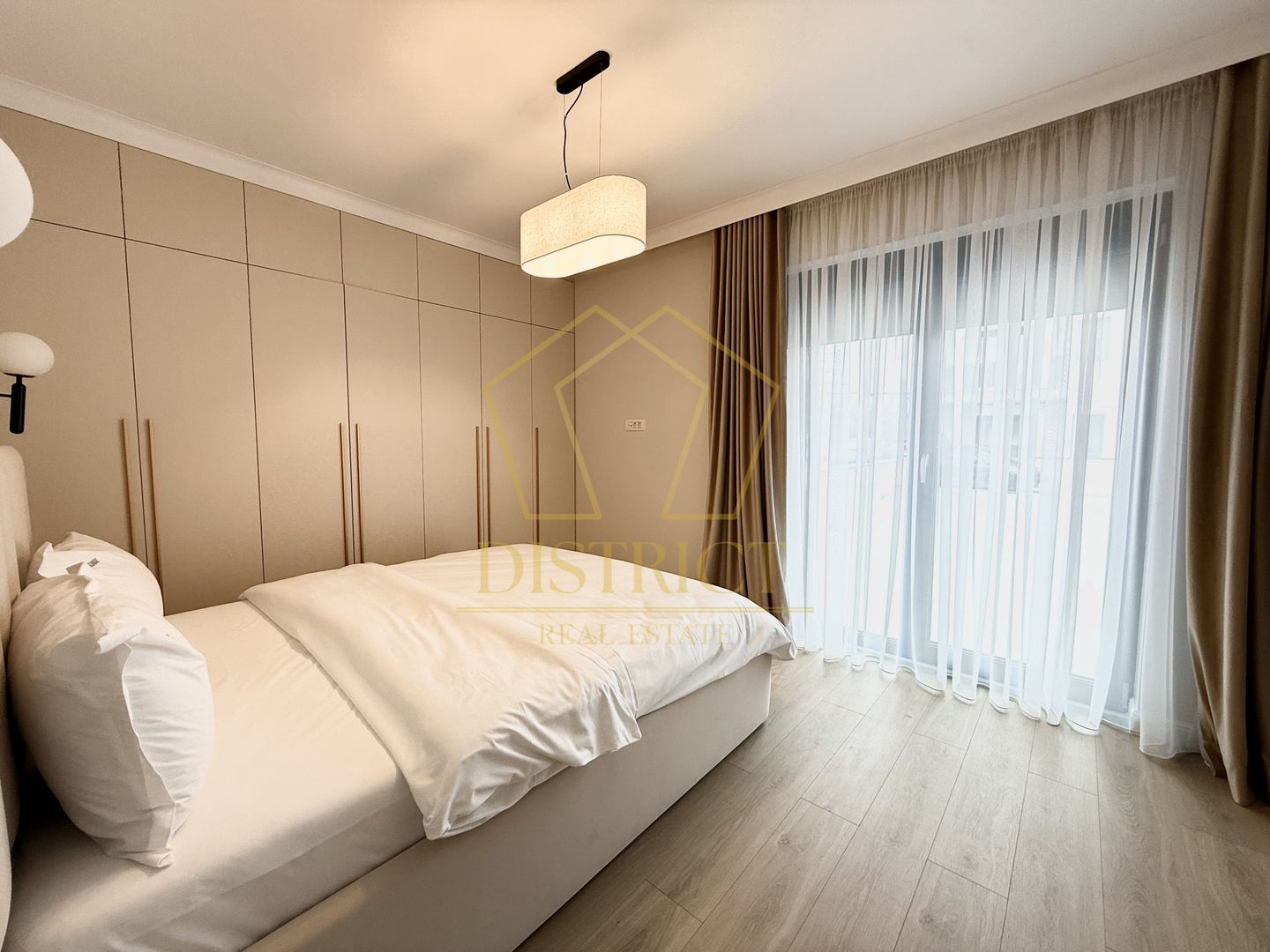 Apartament deosebit cu 2 camere si curte de 30 mp | Aradului - Poză 1