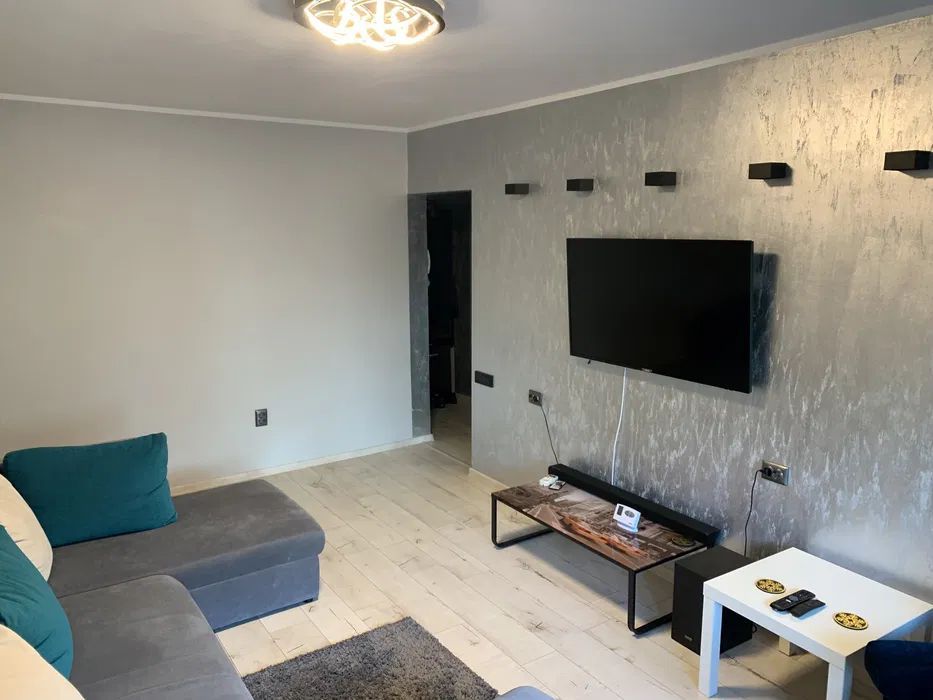 Apartament 3 camere Decomandat - Poză 2