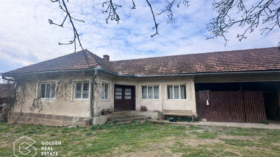 Casă cu teren generos 1.944 mp, Măgulicea, Vârfurile - Poză 1