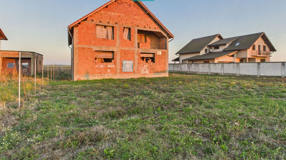 Proprietate impresionantă între Curtici și Macea - Poză 2