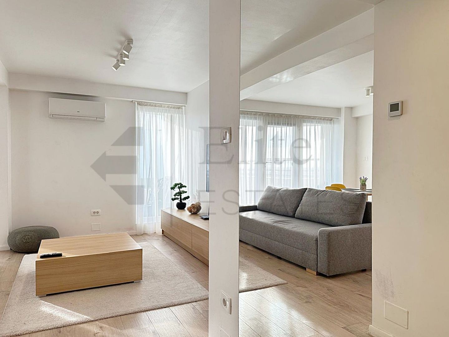 Penthouse de inchiriat ultracentral in Oradea - Poză 10