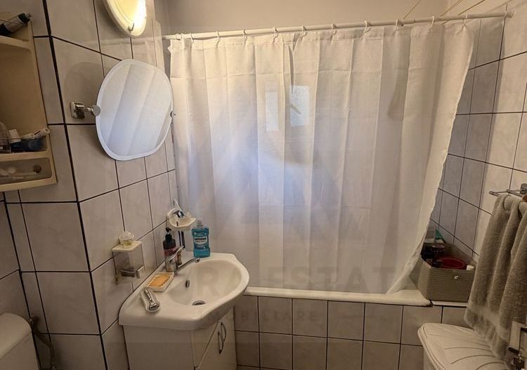 Apartament 4 camere 75 mp cu  balcon si pivnita pe b-dul Mihai Viteazu - Poză 8