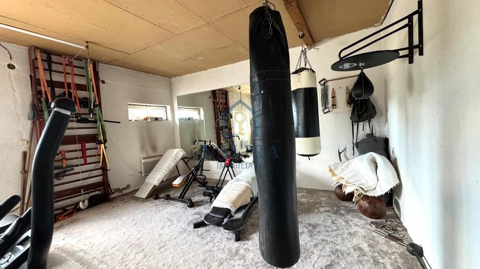 Casa spatioasa cu zona amenajata pentru ferma Cicarlau - Poză 10