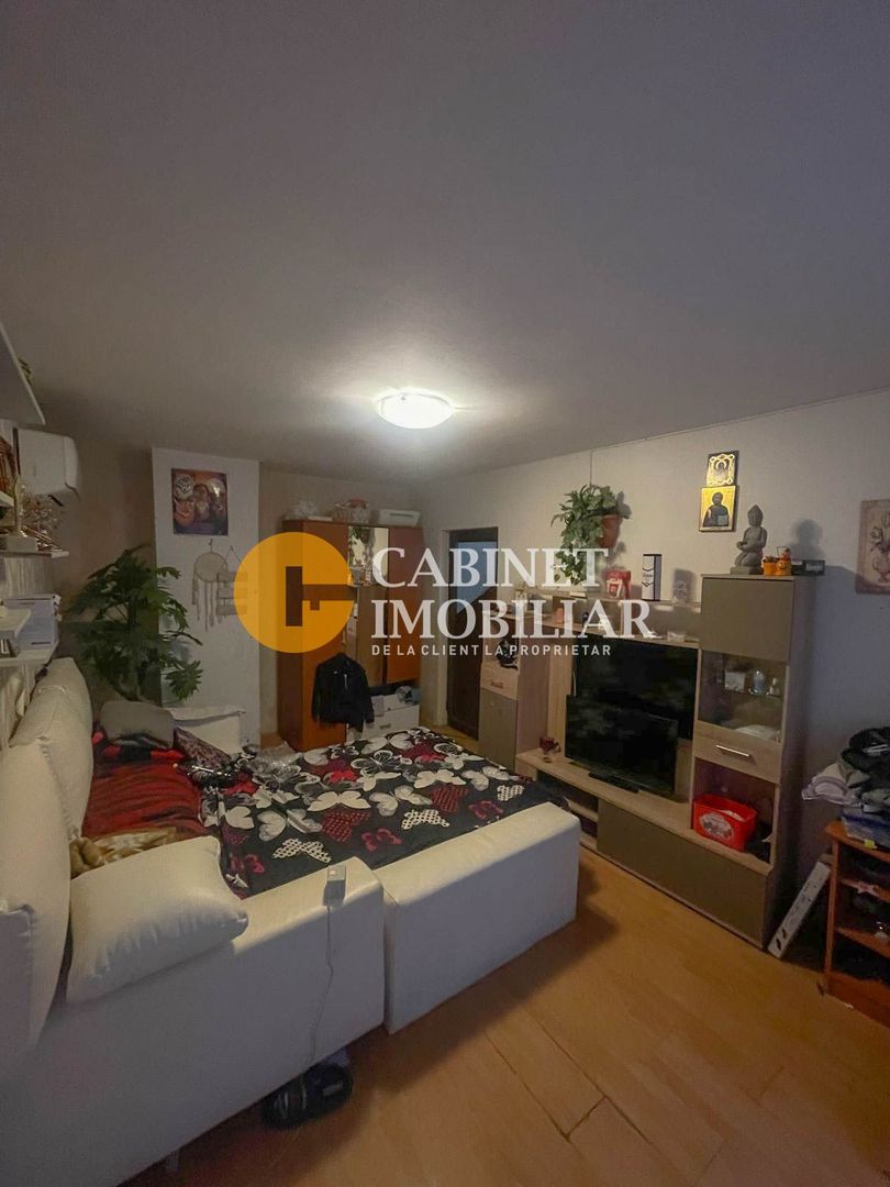 Apartament 4 camere decomandat - Poză 1