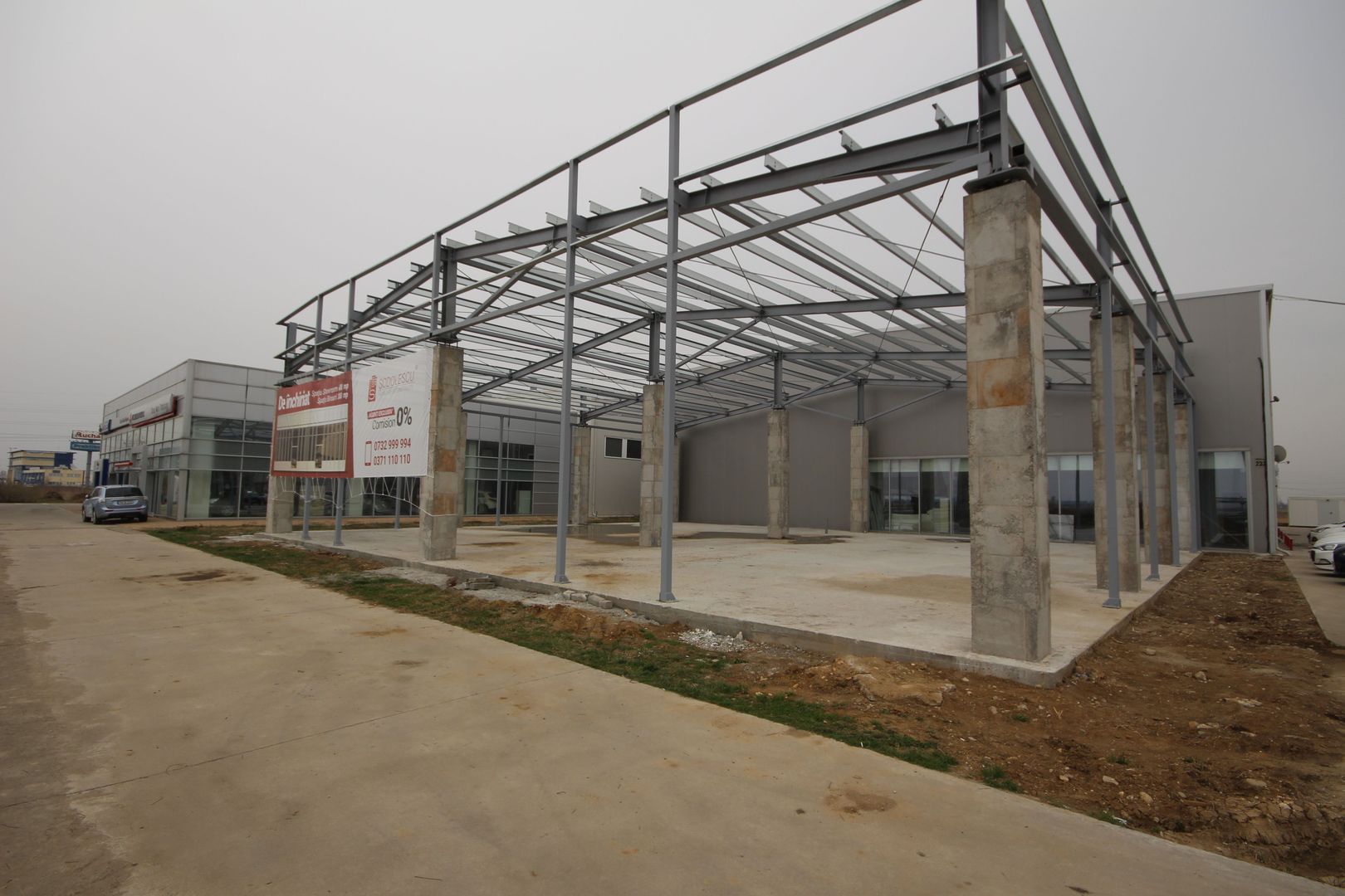 Spatiu Comercial,Showroom si birouri - inchiriere- 900 mp.  zona Calea Sagului - Poză 4