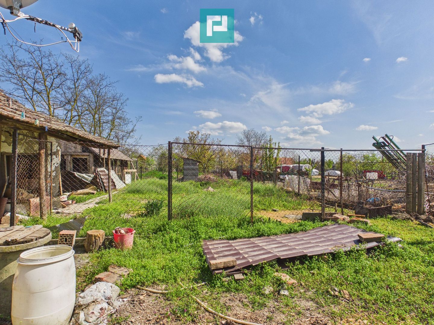 Casă cu 3 camere și 1047 mp în Peregu Mic - Poză 9