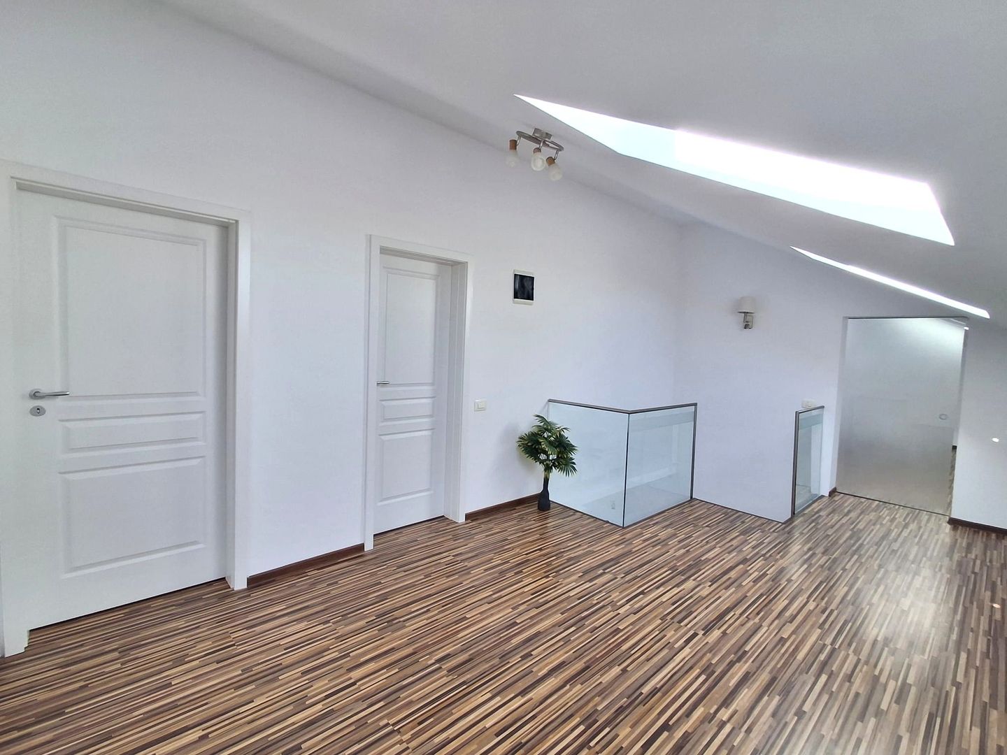 De Vanzare Apartament 4 camere  Militari  Residence - Poză 7