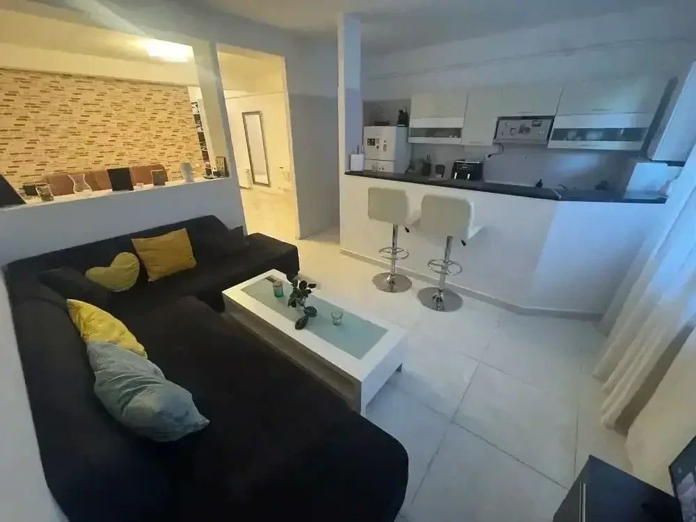Apartament 2 camere, in Vila, 6 min metrou Aparatorii Patriei. Loc parcare. - Poză 1