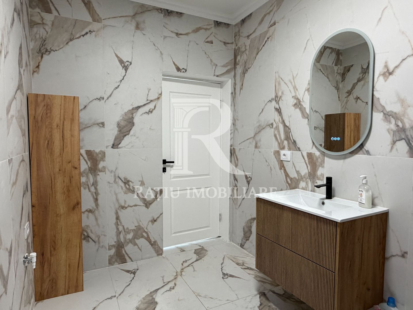 Casa cu 4 dormitoare | Jacuzzi | Sauna | Sanmartin | Oradea - Poză 14
