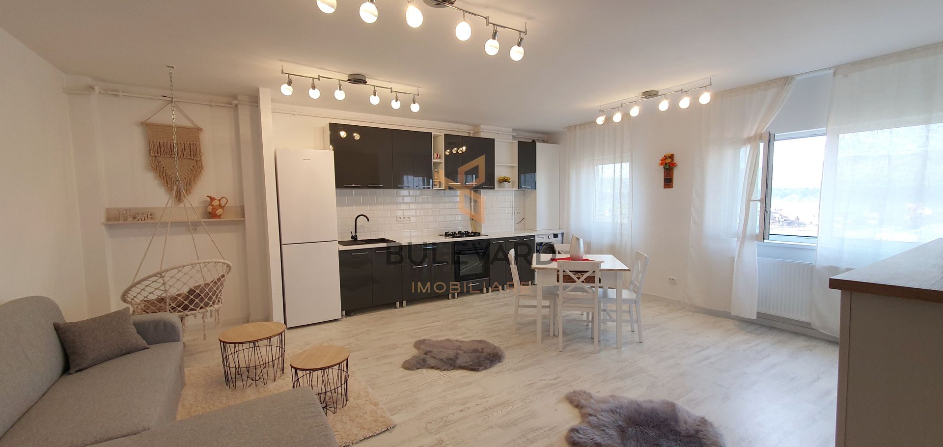 Apartament modern cu 2 camere, zona Terra! - Poză 1