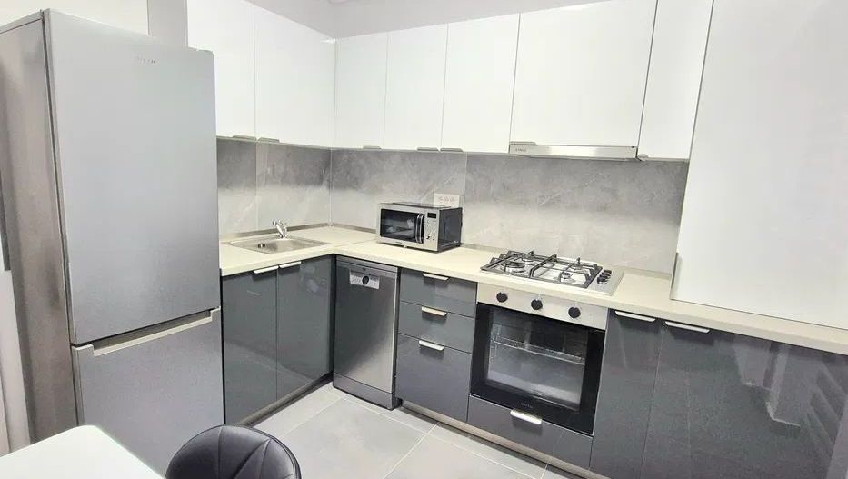 De închiriat apartament 2 camere Apărătorii Patriei Complex Brown - Poză 4