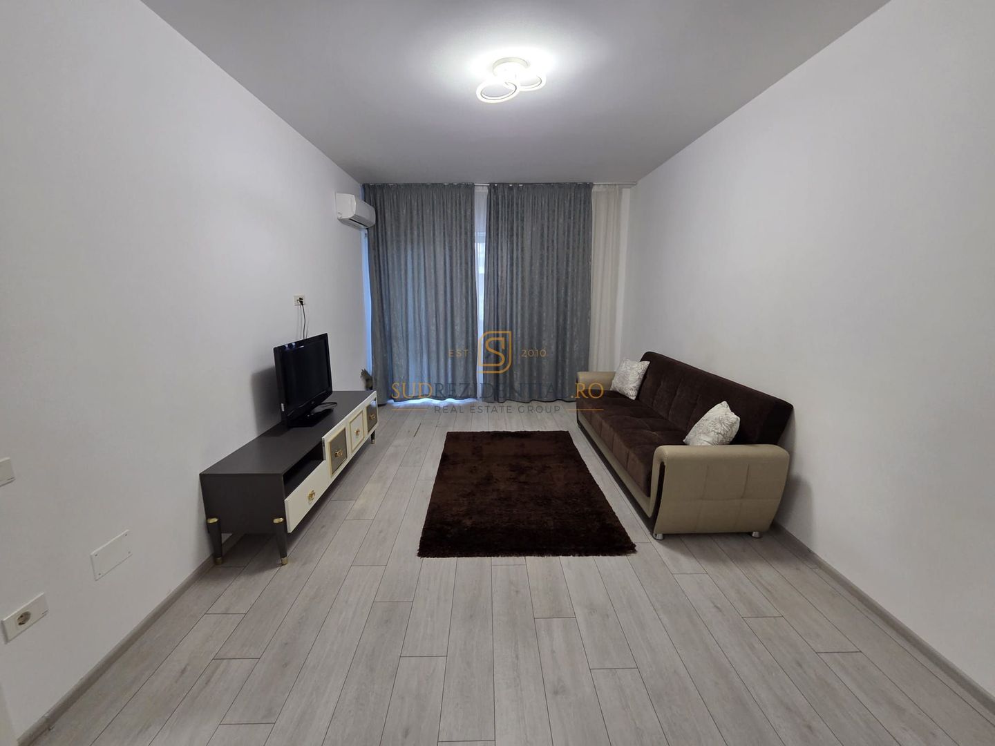 Apartament 2 camere de închiriat, The Grand Kristal Residence Sector 4 - Poză 16