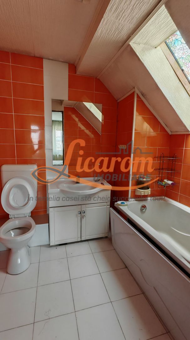Vila P+E Bartolomeu,4 camere,4 bai,curte,garaj. - Poză 8