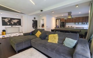 Apartament spatios cu balcon si terasa, complet mobilat, Europa! - Poză 1
