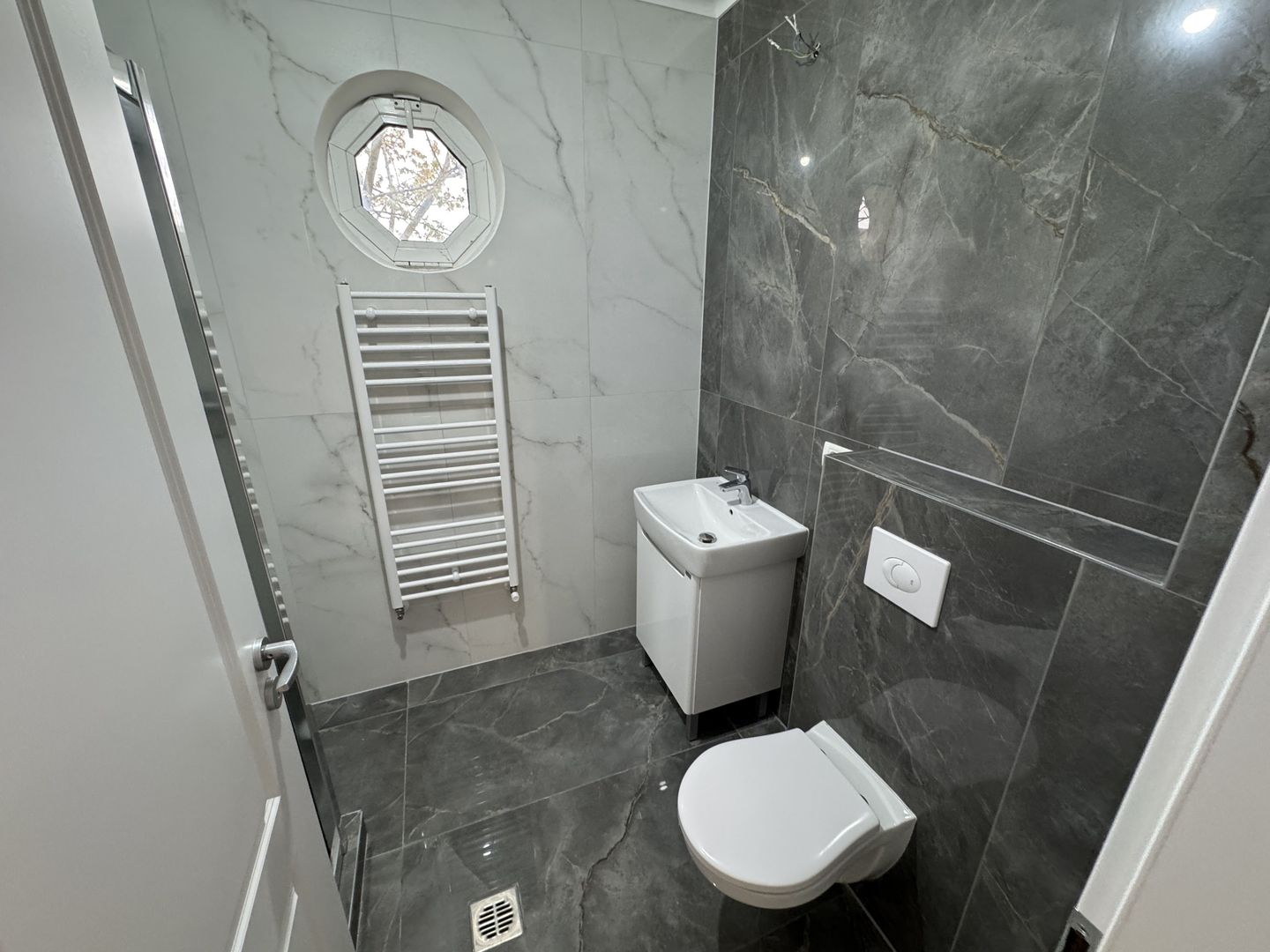 Apartament nr.18 cu 2 camere, boxa si parcare incluse in pret - Poză 2