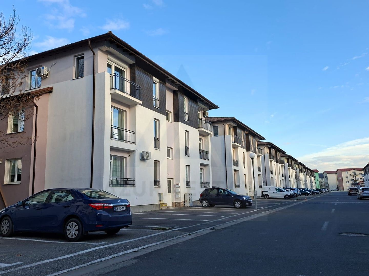 Apartament modern 3 camere 2 bai si 2 locuri de parcare in Selimbar - Poză 10