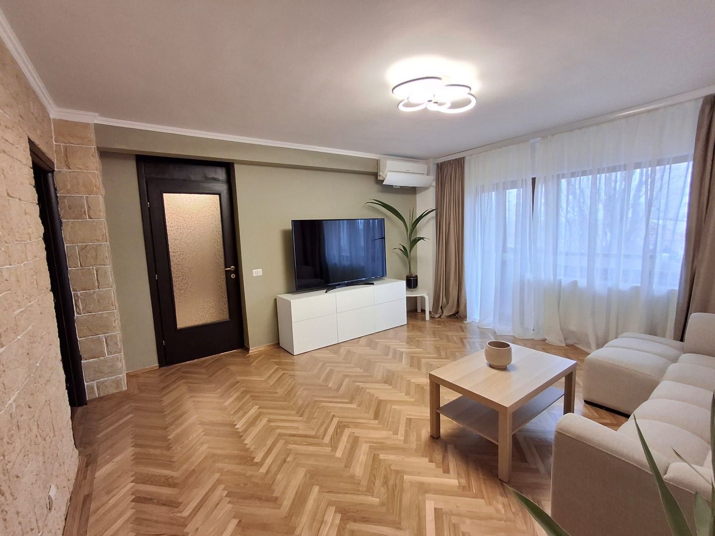 Apartament de inchiriat  2 camere Zona Decebal , Piata Muncii. - Poză 2