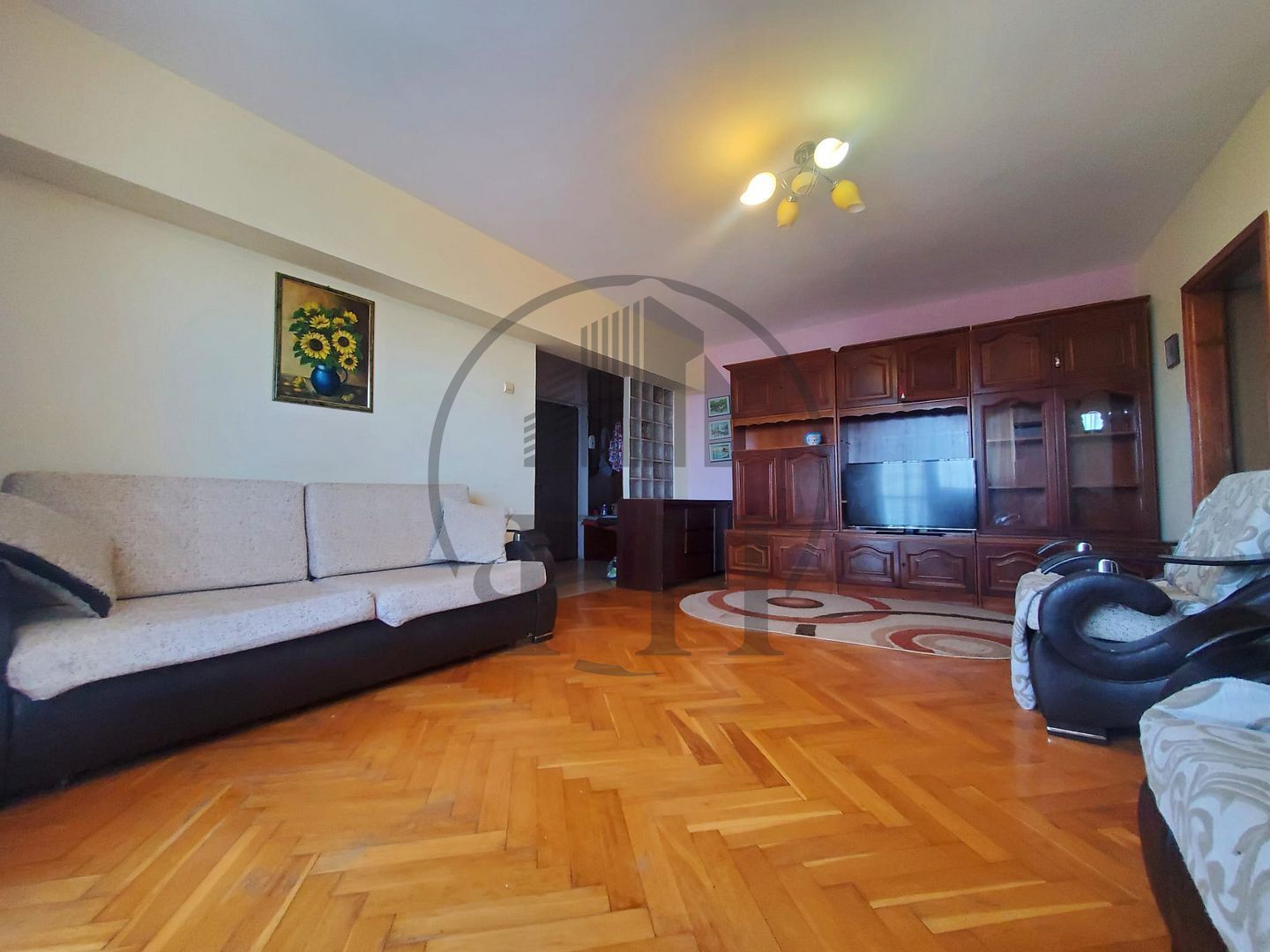 SOLD / VANDUT Apartament cu 3 camere de vânzare în zona Capitol - Poză 2