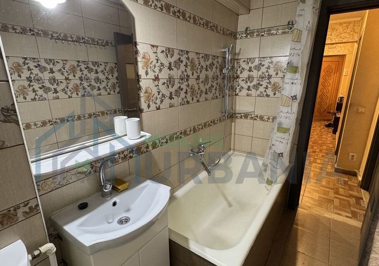 Camera libera in apartament cu 4 camere - Poză 7