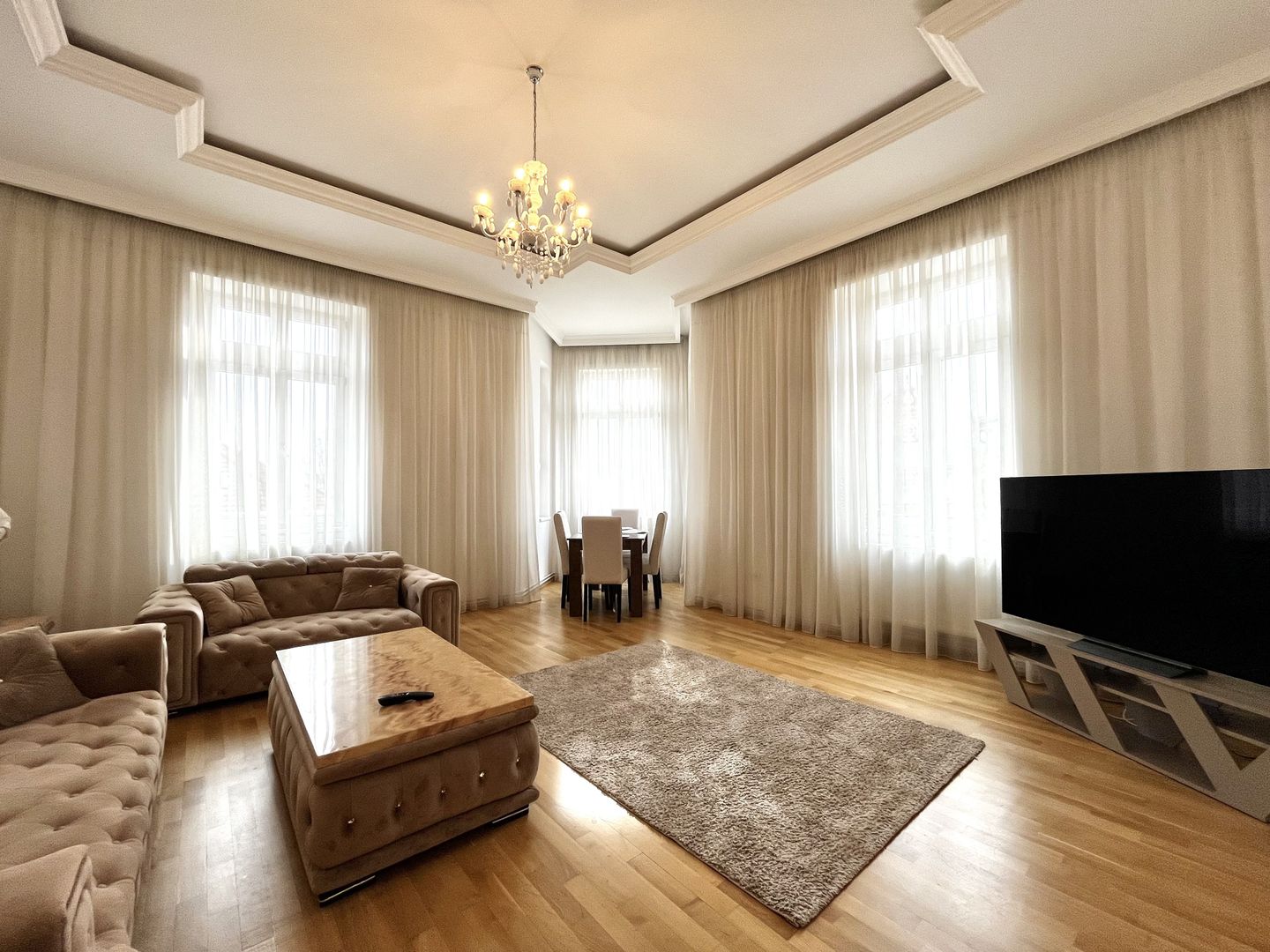 Apartament 3 camere, elegant si spațios, lângă parc, zona Centrala - Poză 3
