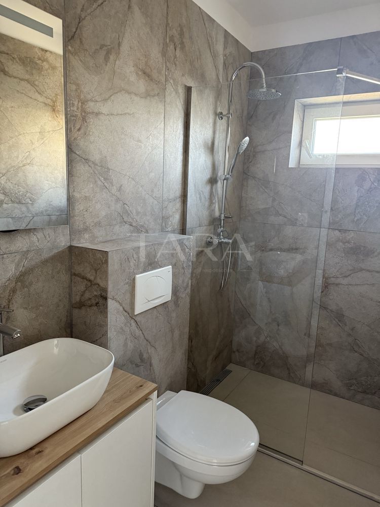 Apartament nou 3 camere, 2 băi, balcon și parcare inclusa. - Poză 3