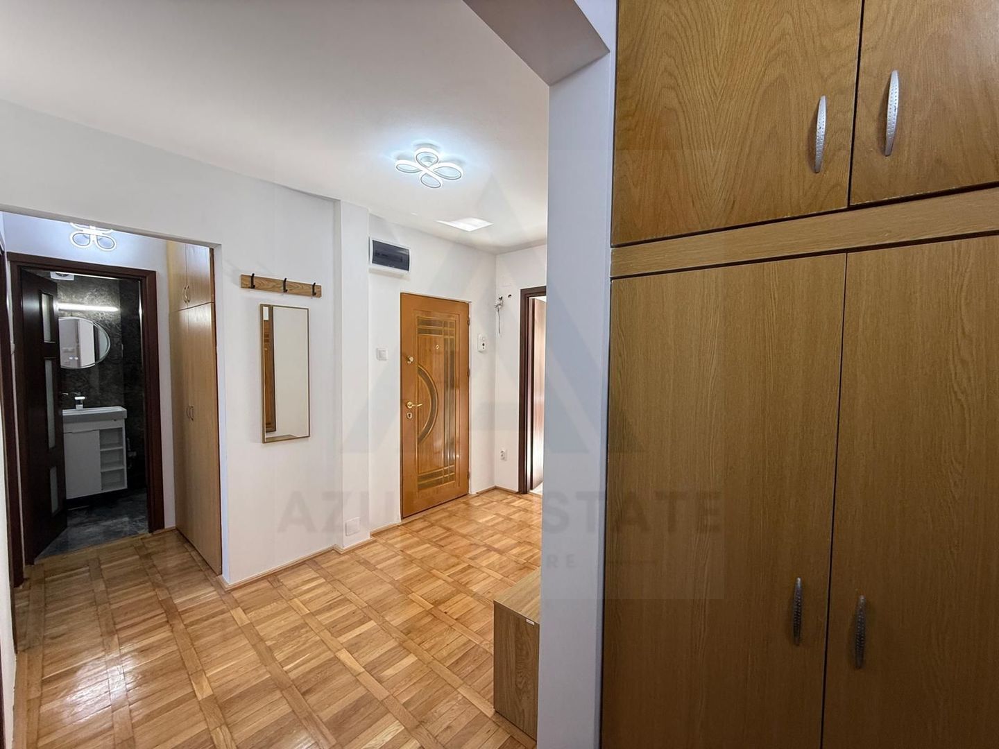 Apartament 4 camere 2 bai 2 balcoane decomandat Etaj 2/4  Valea Aurie - Poză 4