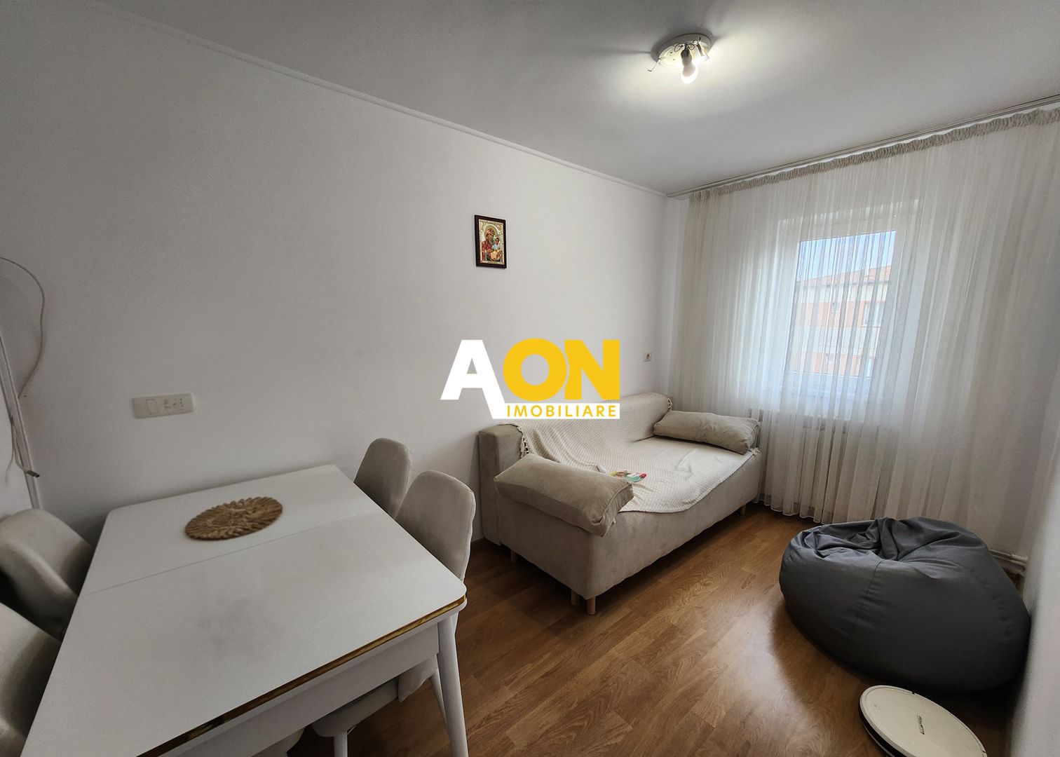 De vanzare apartament 3 camere zona Cetate - Poză 1