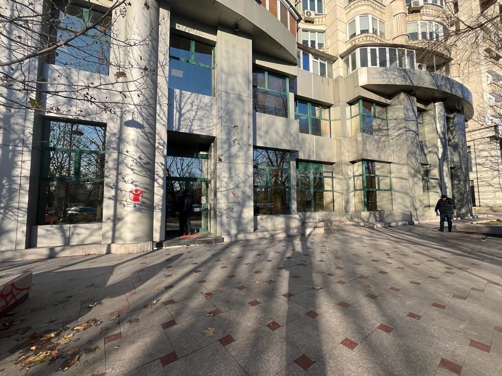 De inchiriat spatiu comercial cu ISU in zona Unirii. Pretabil clinica - Poză 1